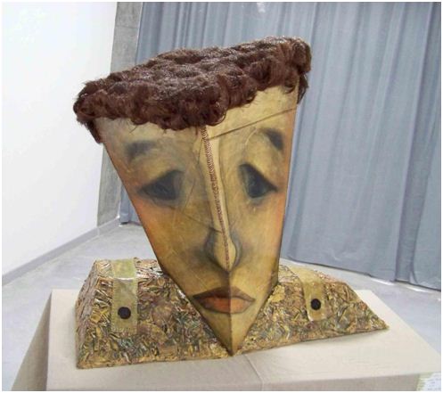 赵新  雕塑作品《背对太阳》，2016年 尺寸：150x120x80cm材料：综合